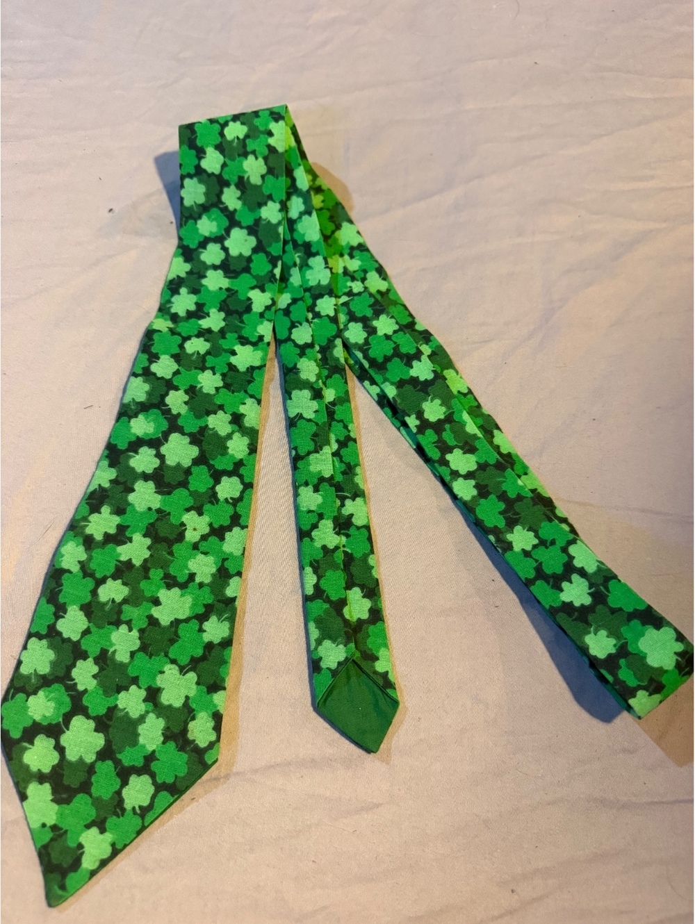 Pleaser Ties Green Shamrock Pattern Men's Tie